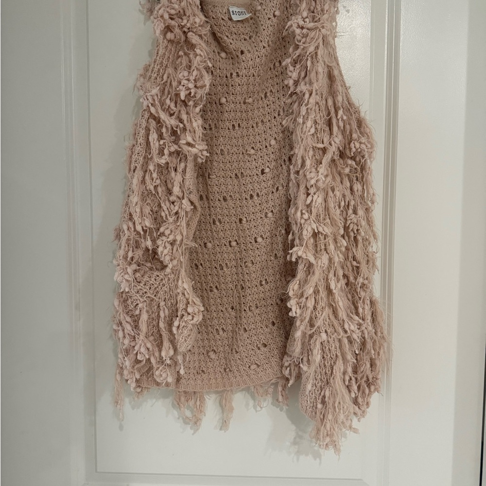 Sioni Fringe Knit Sweater Vest in Light Pink